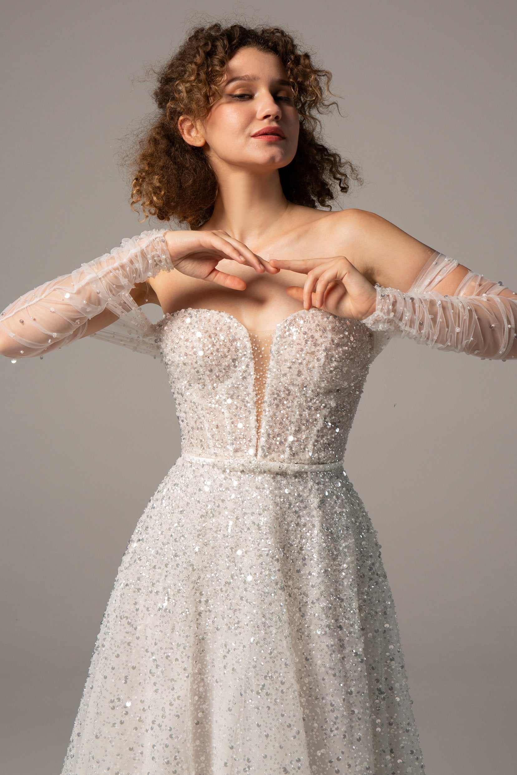 キラキラドレス」キラキラのグリッターが素敵なゴールドドレスです。ちょっと動く口コミ・評判｜Dressmore(ドレスモア)｜ドレス ショップ検索サイト【ウエディングパークドレス】