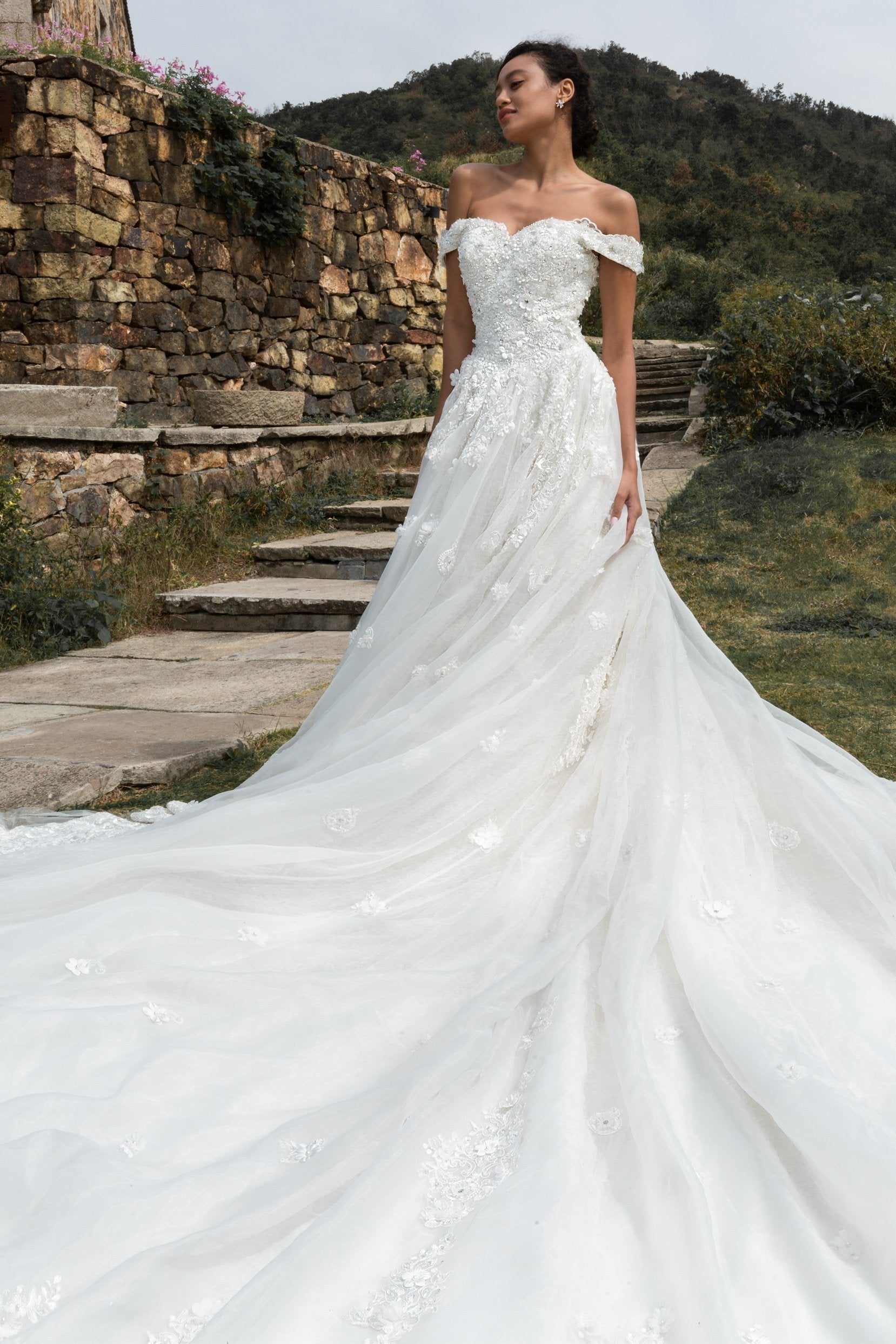 Longest Frock Biggest Dress In The World White A Line Chapel Train 3/4 Sleeve Appliques Longest Frock Biggest Dress In The World White A Line Chapel Train 3/4 Sleeve Appliques