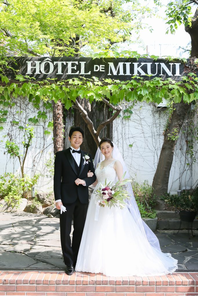 オテル・ドゥ・ミクニで結婚式　ガーデンウェディング　ウェディングドレス 