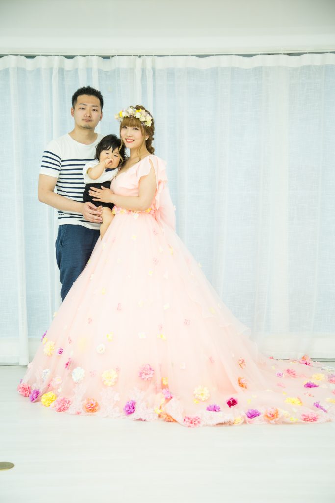 ピンクのお花いっぱいドレス　家族婚