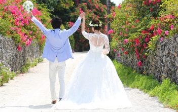 沖縄結婚式　半袖ドレス