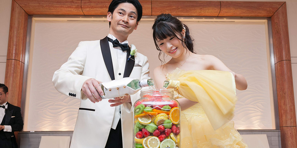 果実酒　結婚式　黄色ドレス