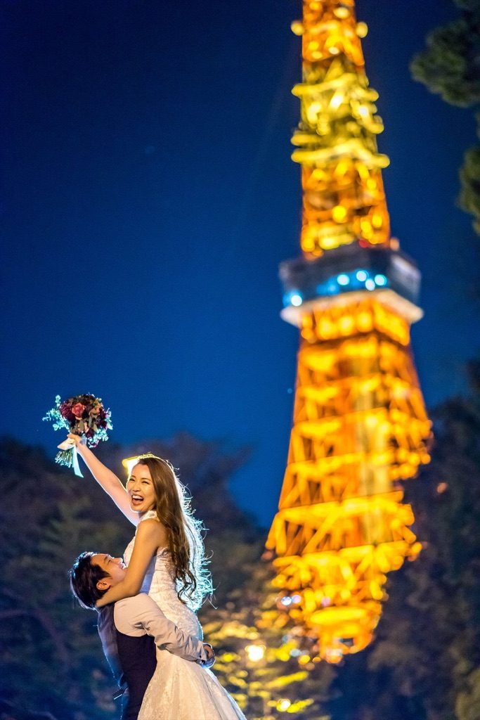 夜の東京タワー　ウェディング撮影　マーメイドドレス