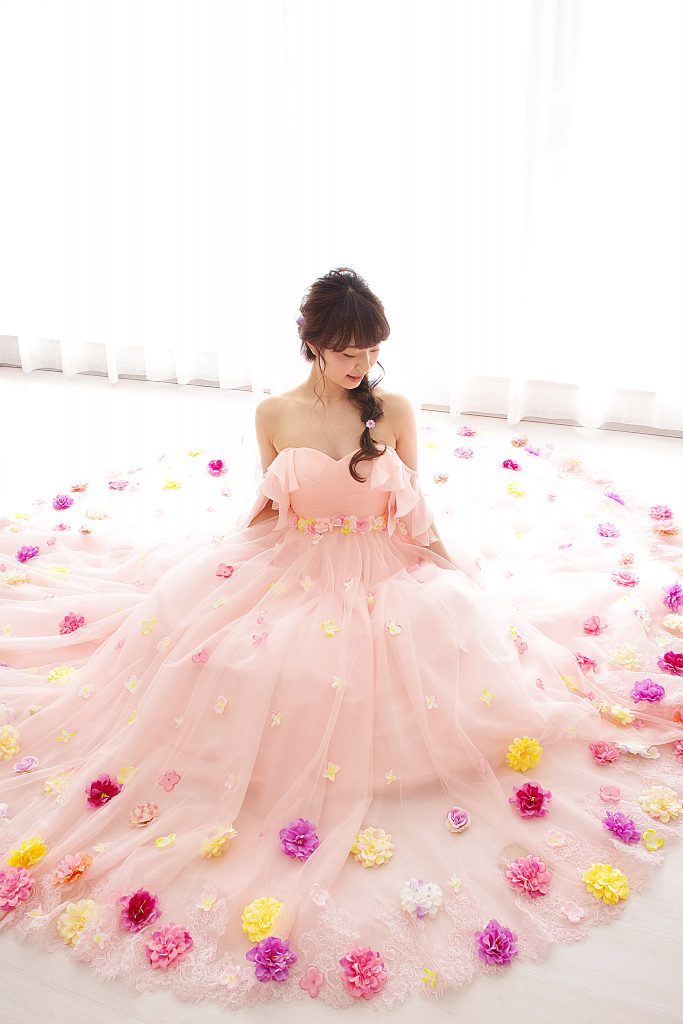 春の結婚式や前撮りに、人気のピンクカラードレスは？ - Cocomelody 