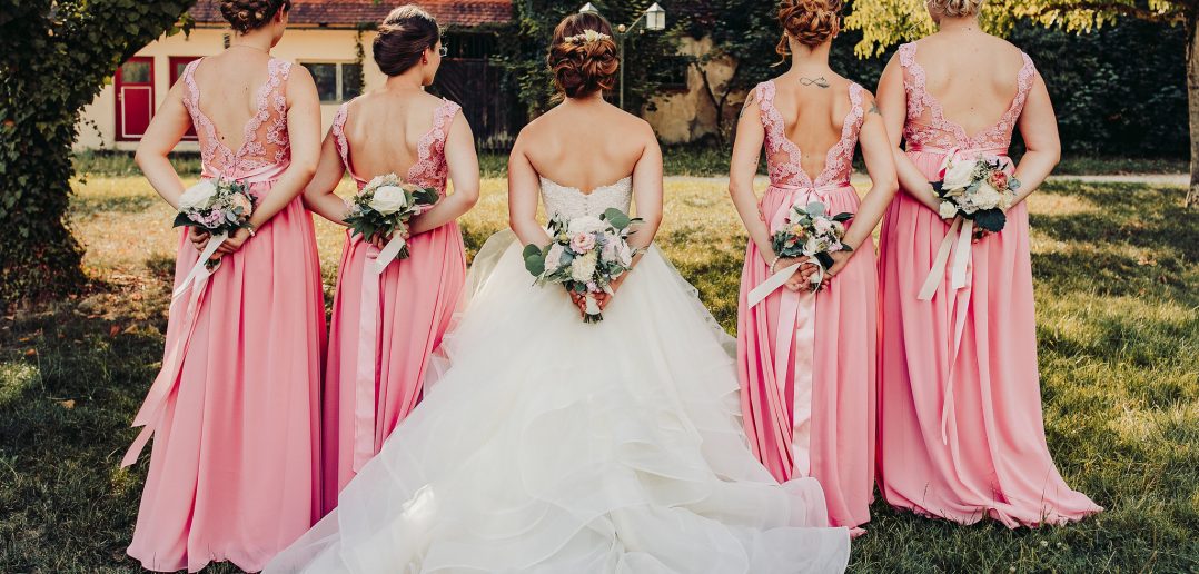 ブライズメイドドレス　ピンク　欧米の結婚式
