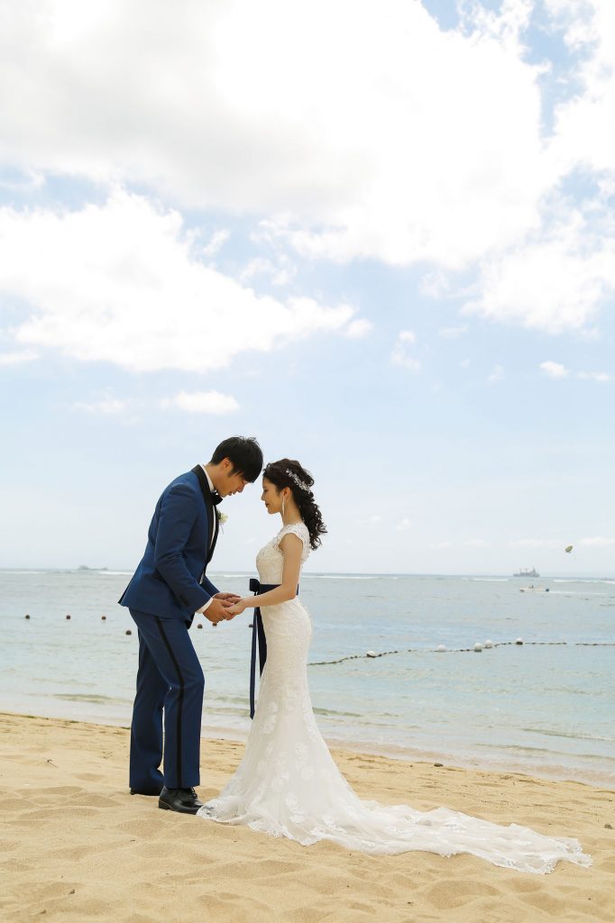 バリ島　ビーチ撮影　マーメイドドレス　紺色サッシュベルト