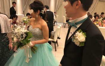 キラキラのミントグリーンカラードレス　結婚式お色直し
