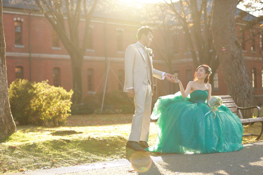 鮮やかなグリーンドレスで前撮り：SAKI様 - Cocomelodyマガジン