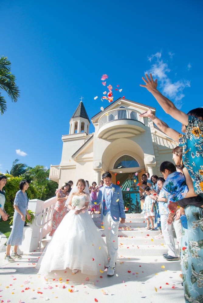 ハワイ パラダイスガーデンクリスタルチャペル　結婚式　フラワーシャワー