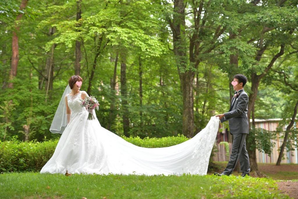 リゾナーレ八ヶ岳　結婚式　ウェディングドレス　ロングトレーン　マント