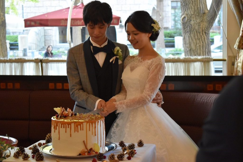 カトリック山手教会　結婚式　ケーキ入刀