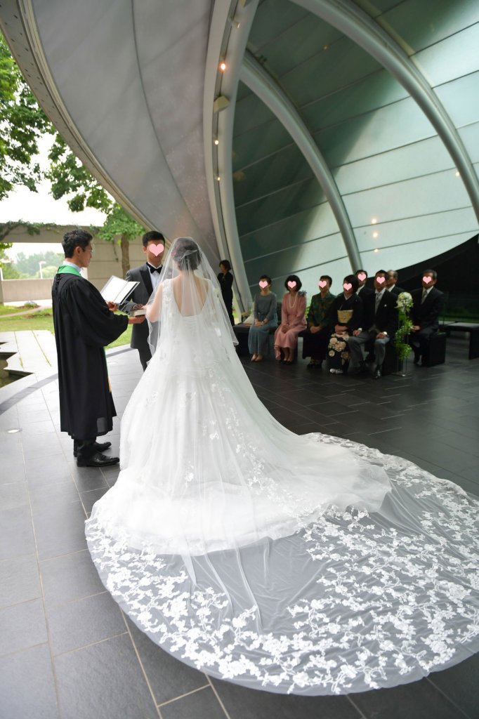 リゾナーレ八ヶ岳　結婚式　ウェディングドレス　ロングトレーン　マント
