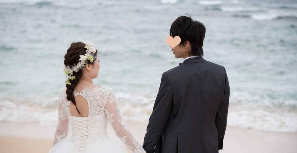 沖縄結婚式　ウェディングドレス　ビーチフォト
