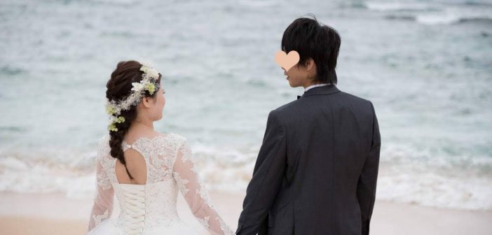沖縄結婚式　ウェディングドレス　ビーチフォト