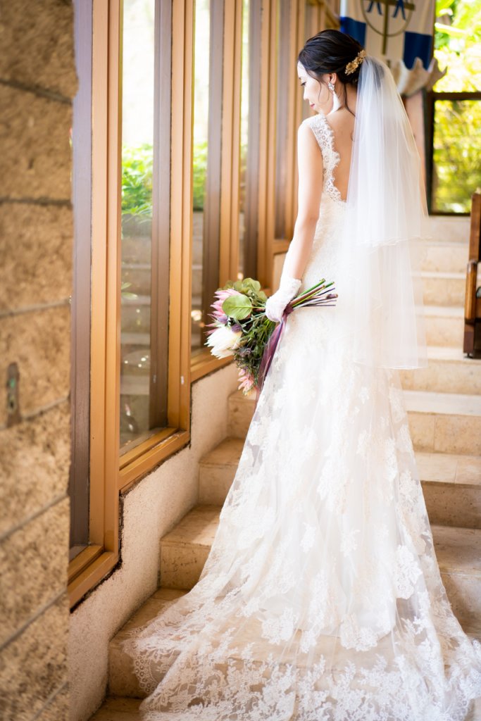 ハワイ キャルバリーバイザシー教会　結婚式　ウェディングドレス　おしゃれ