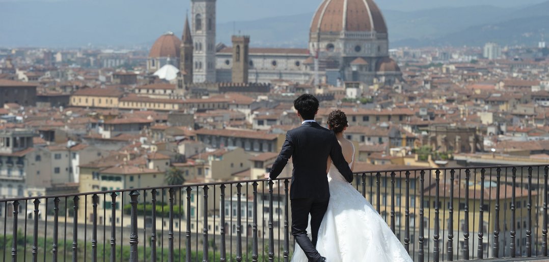 イタリア結婚式　フィレンツェ セント・ジェームズチャーチ　ウェディングドレス