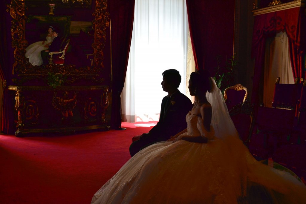 イタリアフィレンツェ ヴェッキオ宮殿　挙式　海外挙式　プリンセスラインウェディングドレス