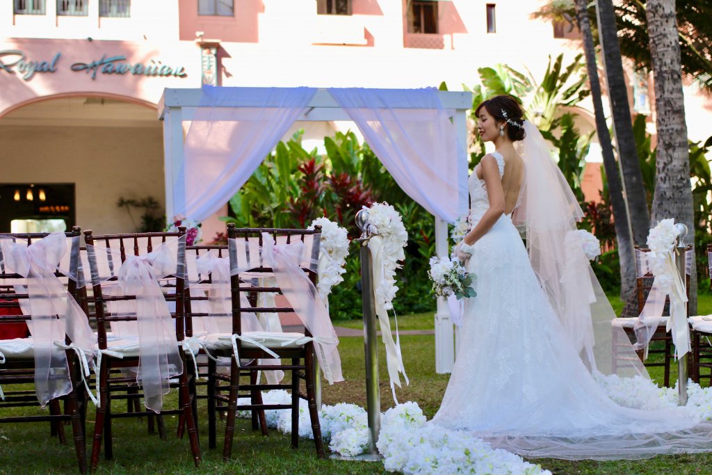 ハワイ ロイヤルハワイアンホテル　結婚式　ウェディングドレス