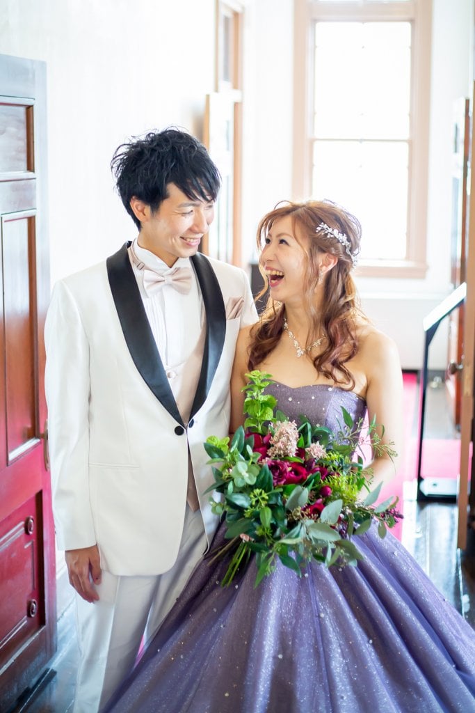 新郎におすすめのタキシード特集 花嫁のドレスに合わせるのがコツ Cocomelodyマガジン