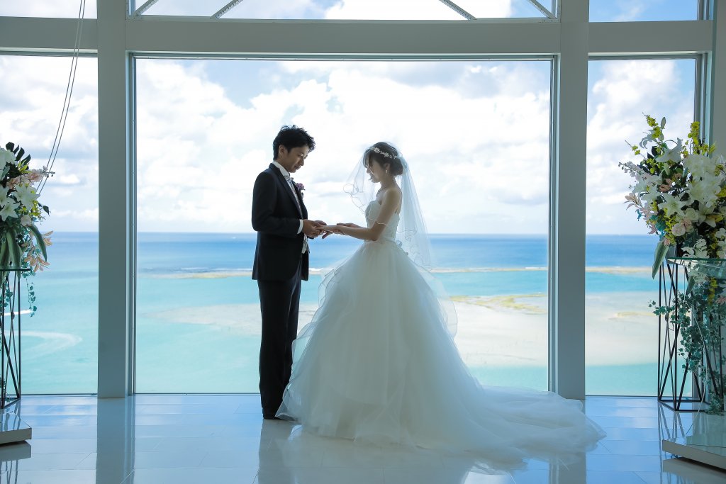 結婚式前撮り　沖縄ウェディング　ウェディングドレス