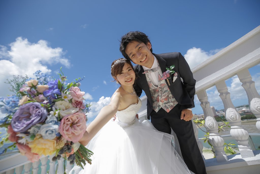 結婚式前撮り　沖縄ウェディング　ウェディングドレス　ブーケ
