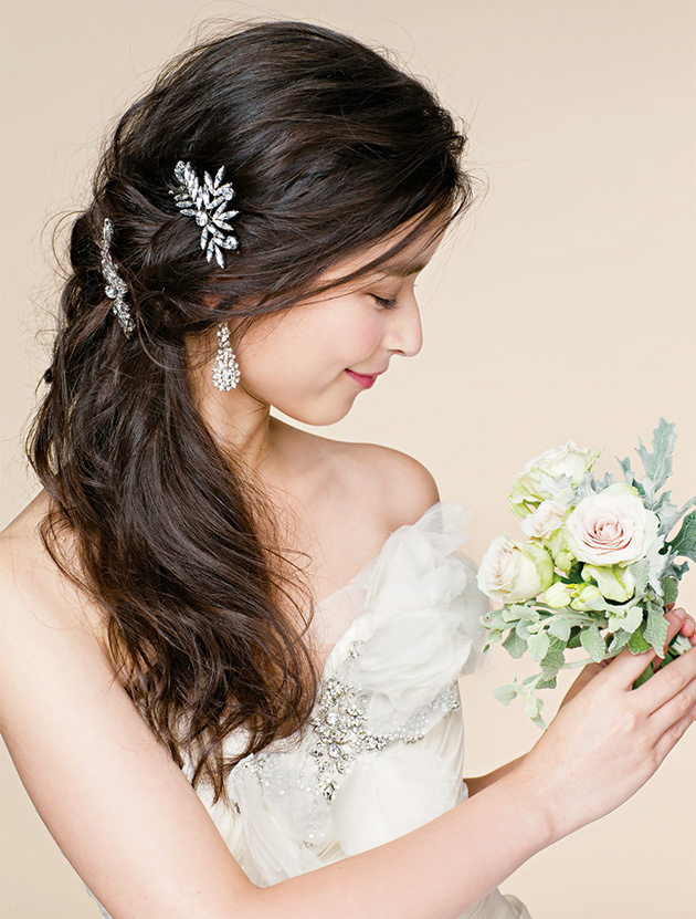 ウェディングドレスの印象はヘアスタイル メイクで決まる 年の花嫁に合うものは Cocomelodyマガジン