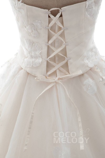 LD5148　スウィスチュール　豪華な刺繍　ハートネック　ウェディングドレス